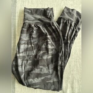 Athleta Gray Camo Joggers High Rise | Size Medium | Soft Stretch Athleisure